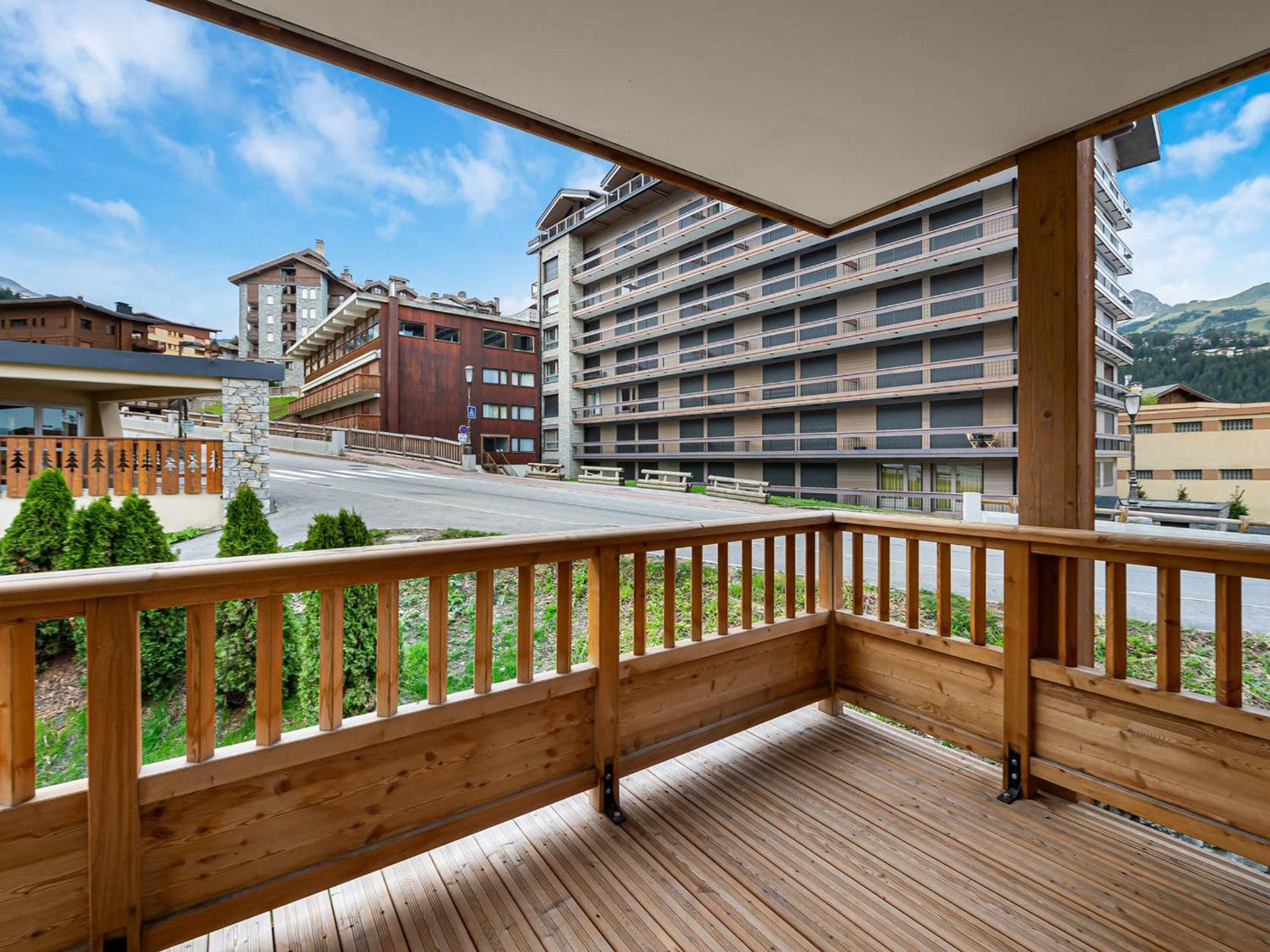 4* Avec Balcon, Parking, Et Casier A - 1650 - Fr-1-563-15 * Courchevel